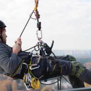 Årlig nedfiringskurs og redning i stolpe og mast